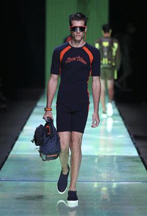 Louis Vuitton تكشف عن مجموعة ربيع صيف 2013 في دبي